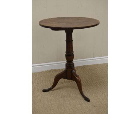 A Georgian oak Pillar Table with circular top on vase turned column and tripod base, 20 1/2in