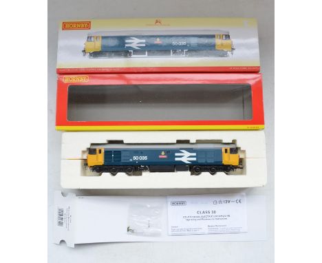 Boxed Hornby OO gauge R2349 BR Class 50 C0-C0 diesel locomotive 50 035 "Ark Royal" electric train model. Model is in excellen