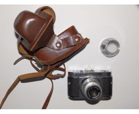A Voigtlander 'Vito B' camera in leather case.
