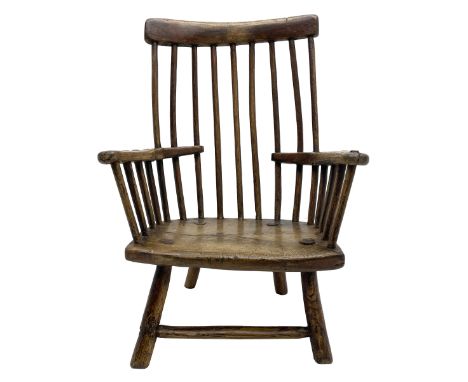 18th century primitive elm child's Windsor, comb back with plain cresting rail, curved arms with visible joins, splayed suppo