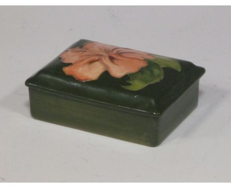 A Moorcroft Hibiscus pattern trinket box, 12cm long  