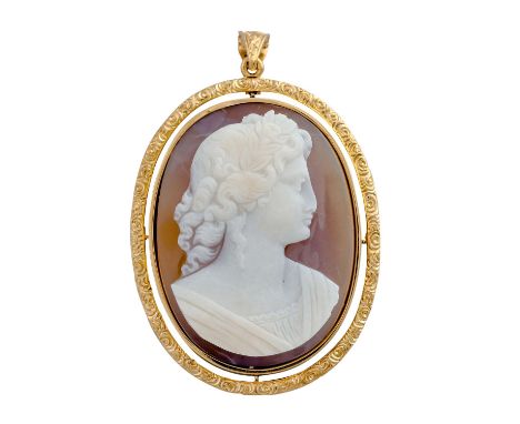   Anhänger mit Achatkamee,   Damenportrait, gefasst in GG14K, L: ca. 6,5 cm, B: ca. 3,5 cm, Mitte 20. Jh., leichte Tragespure