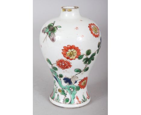 A SMALL CHINESE KANGXI PERIOD FAMILLE VERTE BALUSTER PORCELAIN VASE, circa 1700, 5in high.