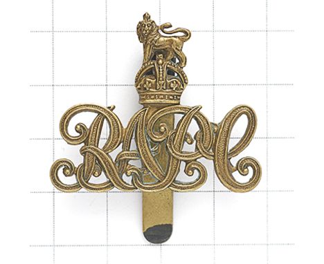 Royal Army Pay Corps scarce OR’s brass cap badge circa 1920-29. Die-stamped Royal Crest on ‘RAPC’. (KK 1036)  Slider VGC 