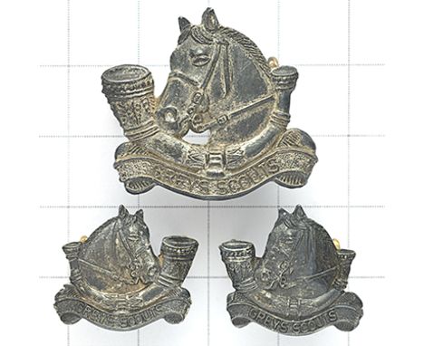 Rhodesian Grey Scouts Officer’s silver cap badge and  facing pair of collars circa 1975-80. Die-cast horse’s head in strung b
