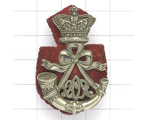Cape Mounted Rifles Victorian OR’s cap badge. Die-stamped white metal crowned strung bugle; ‘CMR’ cypher between the cord, re