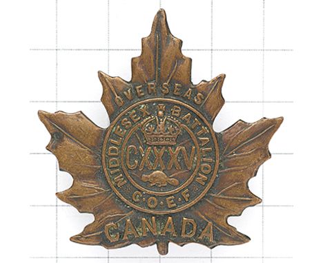 Canadian 135th (Middlesex) Bn. bronze WW1 CEF cap badge. Die-cast Maple leaf design PW Ellis &amp; Co. Ltd. 1916 Flat loops G