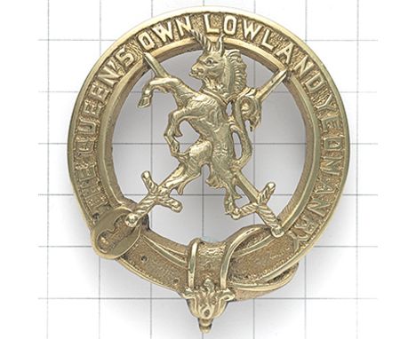 QO Lowland Yeomanry post 1956 piper’s glengarry badge. Die-cast silvered title strap; Scottish Unicorn and crossed swords to 