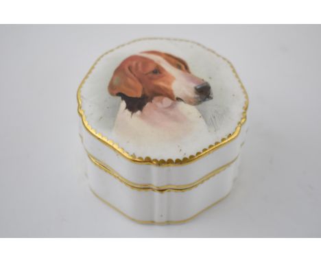 Minton trinket box with hand-painted foxhound, signed 'Dean', 7cm diameter.  In good condition with no obvious damage or rest