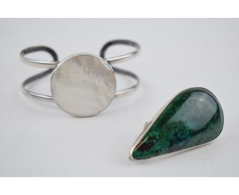 A vintage silver and malachite teardrop shaped brooch / pendant with a silver Mother of Pearl inset bangle, 43.1 grams (2).  