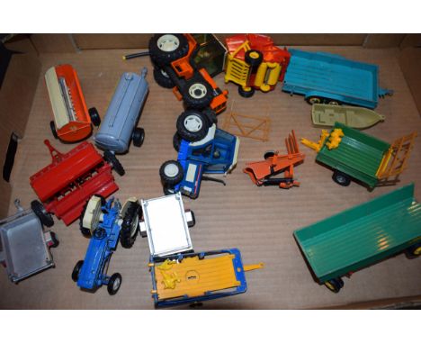 A collection of vintage Britains farm toys to include tractors Ford 2120, Renault 145-14, Ford 6600 together with several tra