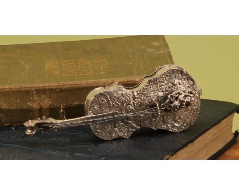 An Elizabeth II silver novelty snuff box, as a cello, 11.5cm long, London 1979