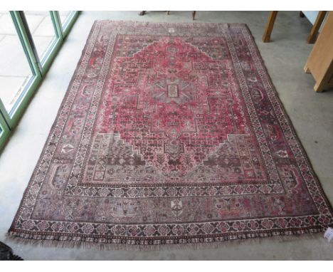 A handknotted Iranian Shiraz rug - 3.02 m x 2.05 m 