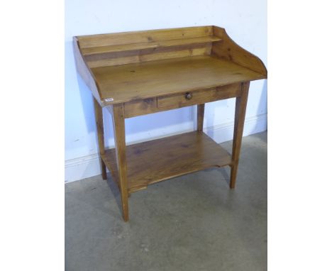 A Georgian pine washstand with single drawer and under shelf - stripped and waxed - Width 82 cm x 86 cm 
Condition report:  I