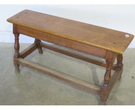 An oak bench - Length 1.07 m 