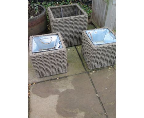 A pair of Bramblecrest small planters and a medium planter