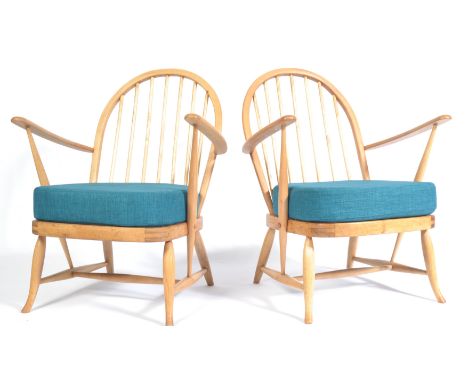 Lucian Ercolani - Ercol - A rare pair of original 1950's retro vintage beech and elm low windsor easy / lounge chairs / arm c