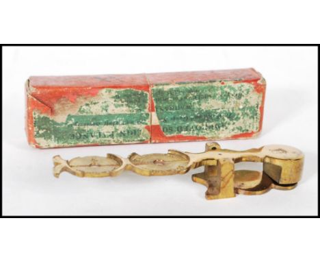 A set of Victorian 19th Century brass sovereign and half sovereign scales contained with original box. Measures 9.5cm long.&n