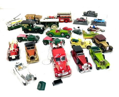 Selection of assorted vintage toy diecast vehicles to include Matchbox, Corgi etc