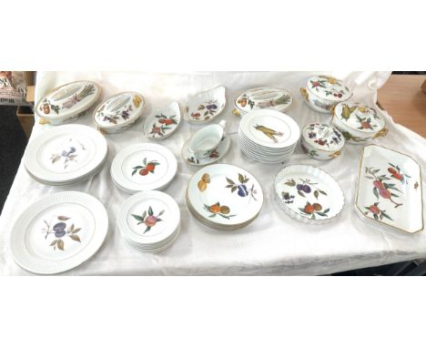 Selection of Royal Worcester dinner ware pieces to include lidded tureens, plates, gravy boat, cooking dish etc
