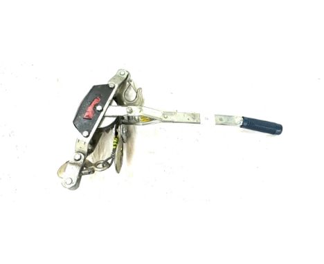 Manual hand winch 