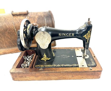 Vintage cased Singer sewing machine 