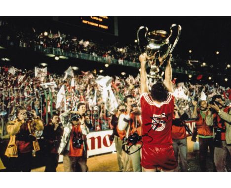 Autographed LARRY LLOYD 12 x 8 photo : Col, depicting a wonderful image showing Nottingham Forest's LARRY LLOYD holding aloft