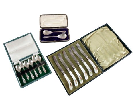 A SET OF GEORGE VI SILVER SPOONSby E. J. E., Sheffield 1943, cased; together with a pair of silver christening spoons, Sheffi