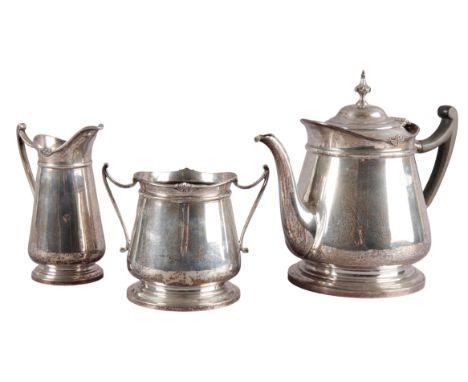 AN EDWARD VII SILVER THREE PIECE TEA SERVICE OF ART NOUVEAU DESGINby Goldsmiths and Silversmiths, London 1903/5, comprising t
