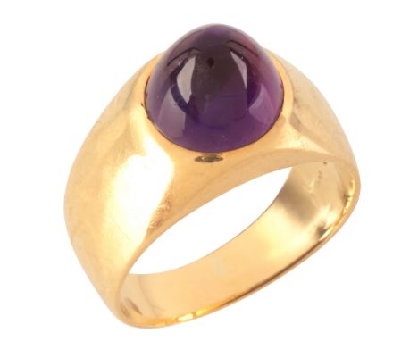 AN AMETHYST DRESS RINGin 18ct gold, set with an amethyst cabochon of c.4.10 carats, stamped '750', size N / 54, (c.9.6g)