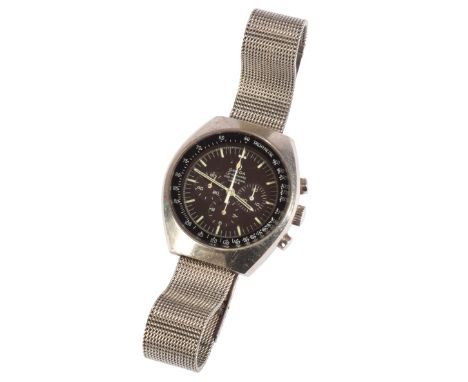OMEGA SPEEDMASTER PROFESSIONAL MARK II: A GENTLEMAN'S STAINLESS STEEL BRACELET WATCHwith manual wind movement, the black dial