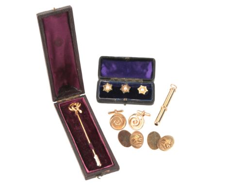 A COLLECTION OF JEWELSincluding a pair of Asprey cufflinks in 9ct gold, with an eagle crest in relief to two terminals, (c.15