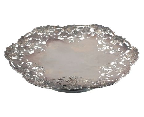 A GEORGE VI SILVER TAZZAby Asprey, London 1938, with cast, pierced and engraved vine leaf border, on circular base, 6cm high 