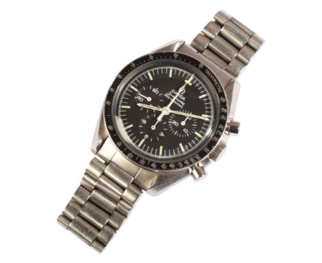 OMEGA SPEEDMASTER PROFESSIONAL: A GENTLEMAN'S STAINLESS STEEL BRACELET WATCHwith manual wind movement, the black dial with tr