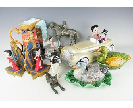 A quantity of assorted decorative ceramics and glass, to include a pair of Vandor Betty Boop bookends, a snow globe, a Boopin