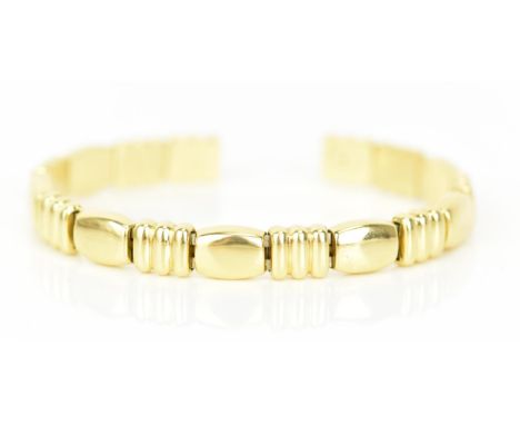 An 18ct yellow gold bangle, expanding with seventeen links, 69mm x 55.5mm, stamped 750, 22.5 gramsIf there is no condition re