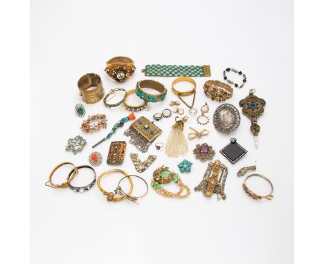 Including Miriam Haskell, Trifari, bracelets, brooches and more.Largest bangle diameter 3 inches (7.6 cm).Please note, this l