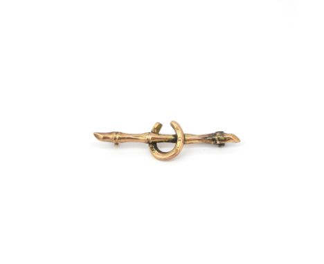 A hallmarked 9ct yellow gold horse shoe brooch, L. 4.5cm.