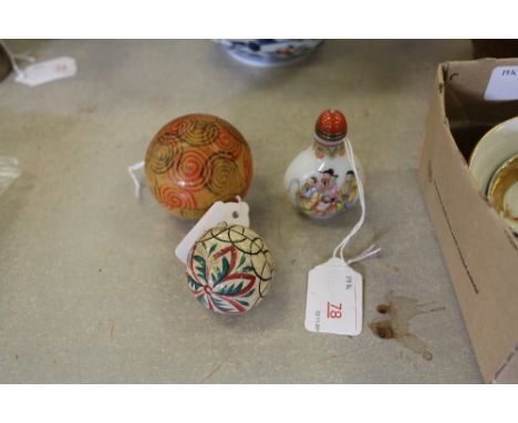 Chinese glass snuff bottle, carpet bowl & spherical box