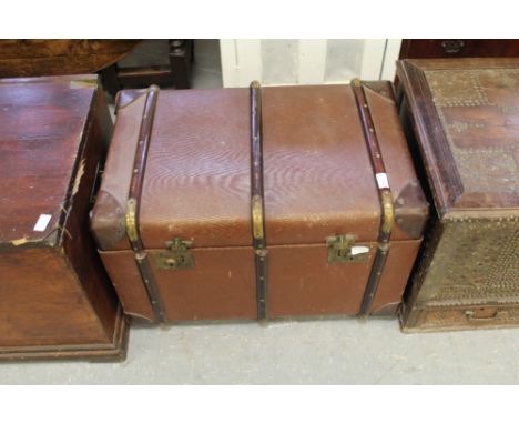Ribbed leather and canvas travel trunk