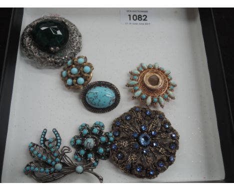 Eight vintage costume jewellery brooches