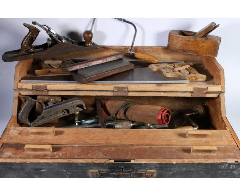 Joiners toolbox containing tools to include a Stanley Bailey smoothing plane, Record No78 bull nose plane, Cambridge marking 