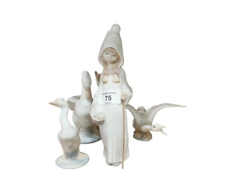 4 LLADRO AND 1 NAO FIGURE 