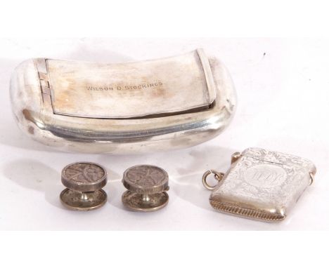 Mixed Lot: George V snuff/tobacco box of curved rectangular form, the hinged lid inscribed "Wilson D Stockings", (catch not w