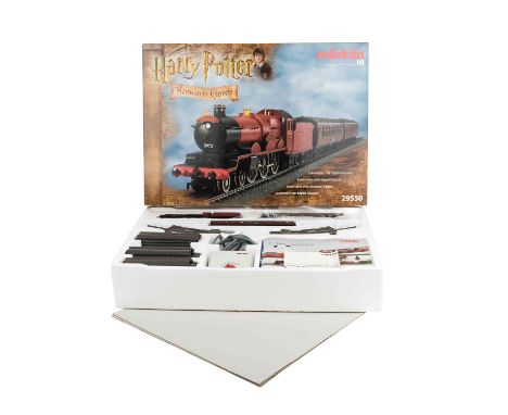 MÄRKLIN Harry-Potter-Zugset "Hogwarts Express" 29550, Spur H0, Inhalt: 1 Dampflok nach dem Vorbild der Schnellzuglok "Hogwart
