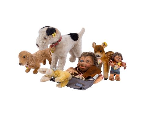 STEIFF 6-tlg Konvolut Plüschtiere und Figuren, 1. Hund Fox: gefleckt, stehend, Knopfaufschrift "Steiff" mit kurzem Bogen beim