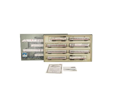 MÄRKLIN Zugset "ICE Amtrak" 3700, Spur H0, bestehend aus 2 Triebköpfen, 5 Mittelwagen und 1 Bord Restaurant-Wagen, Fkt. nicht