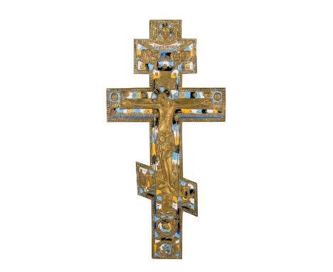 BRONZEKREUZ Russland, 19. Jh., Bronze emailliert, reliefierter Korpus Christus mit den Arma Christi, oberes Kreuzbalkenende m