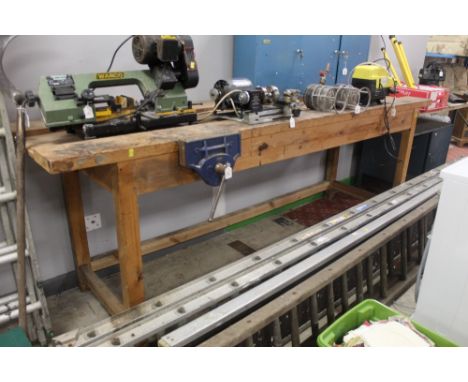 Pine work bench fitted with a Record Vice, height 96 cm, width 271 cm, depth 70 cm