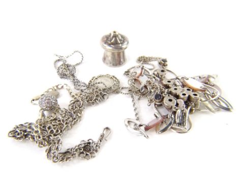 Various silver and other jewellery, comprising a silver floral pendant set with central cultured pearl, a silver and mother o